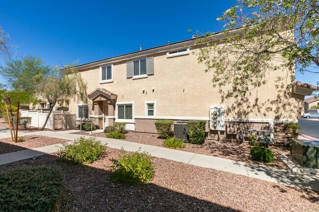 Building Photo - Great townhome in Henderson Gated Community with a 2 car attached garage and backyard