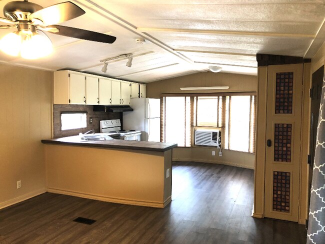 Building Photo - 456 Cedar Shores