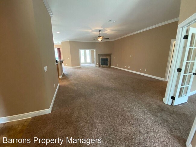 Foto del edificio - 4 br, 3 bath House - 6680 Castlewood Street