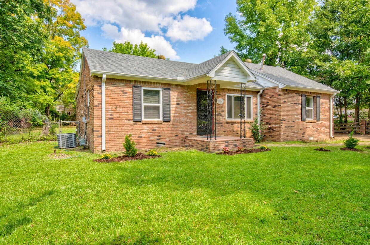 Primary Photo - 9224 Poplar Pike