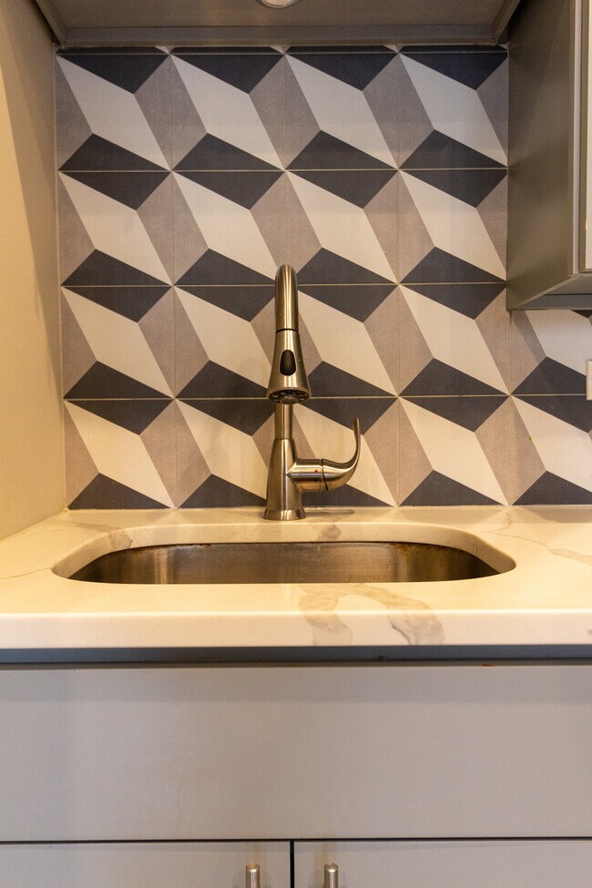 Foto del edificio - 2957 N Avers Ave