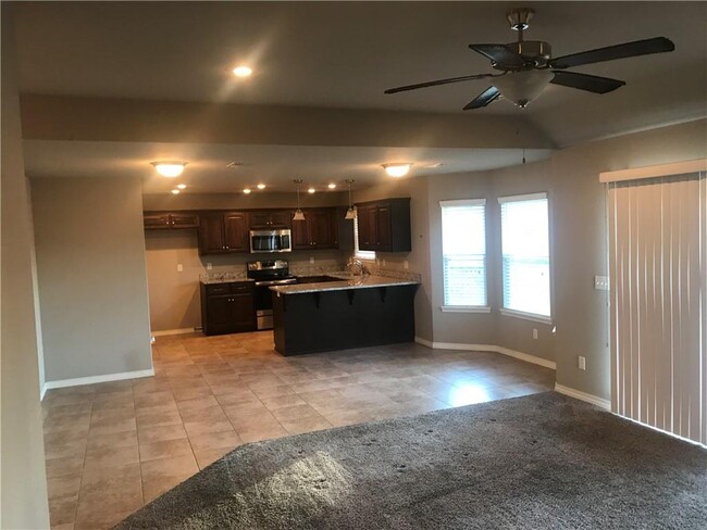 Building Photo - 6 Skelton Dr