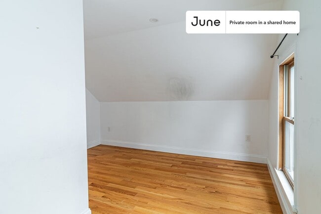 Foto del edificio - Room in Shared 6 bed/2 bath home