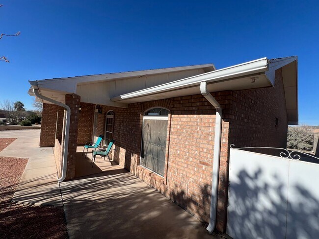 Foto del edificio - Spacious 3 Bedroom 2.5 Bath Home