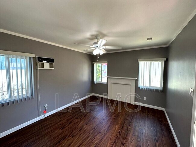 Building Photo - 2852 Guirado St