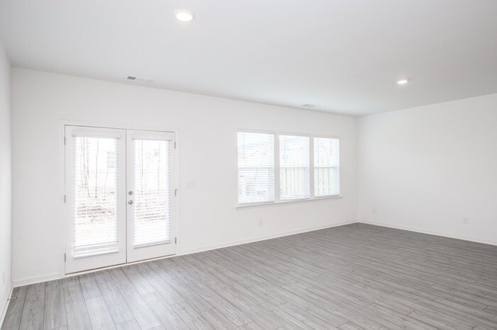 Foto del edificio - Beautiful 3 bedroom townhome in Sugar Hill close to Hwy 85!
