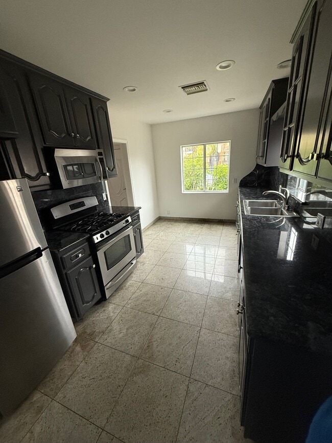 Foto del edificio - 6506 Teesdale Ave