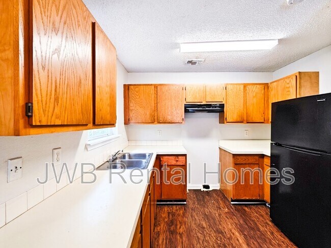 Foto del edificio - 1596 W 30th St