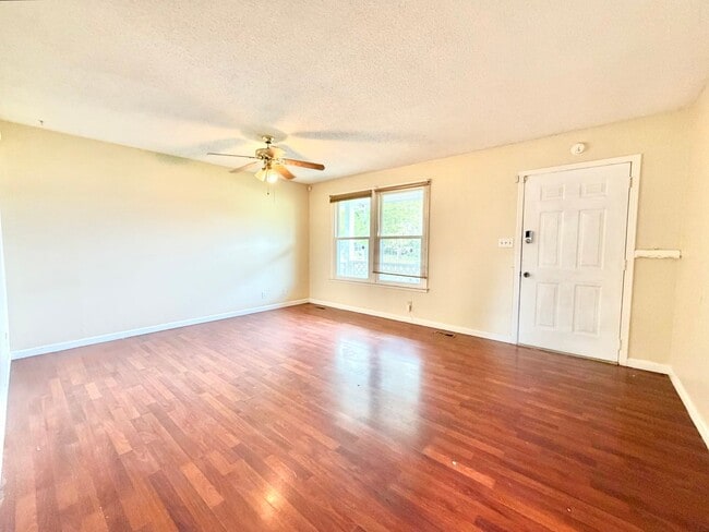 Foto del edificio - 634 Inver Ln