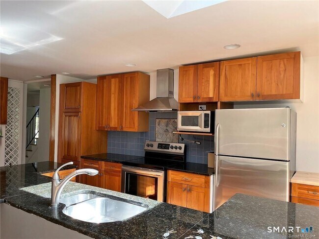 Building Photo - 231 Rivergate Dr
