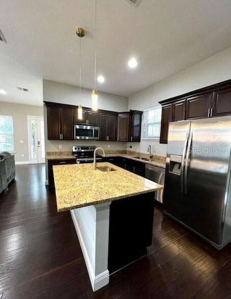 Foto del edificio - 1704 N Shore Terrace