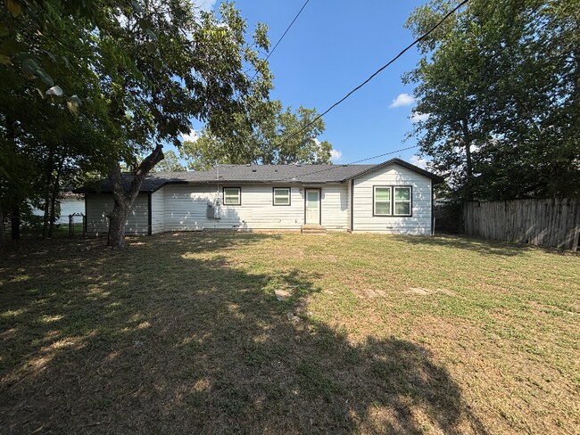 Building Photo - 1709 Nelva St
