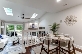 Building Photo - 207 St Luke Ct
