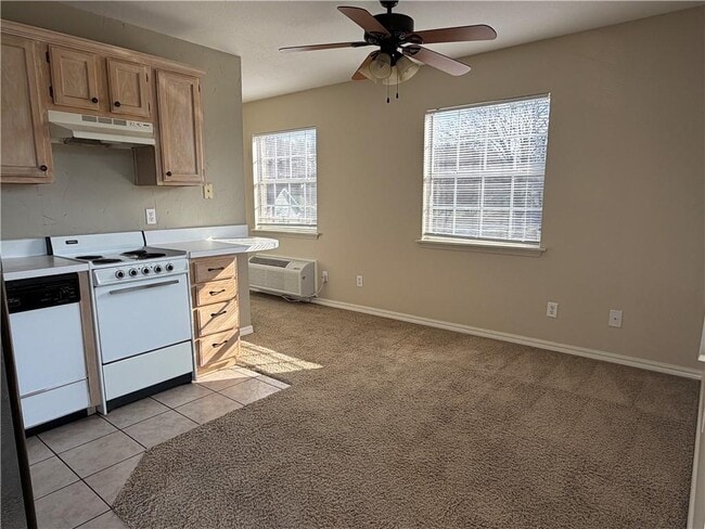 Building Photo - 800 W Tahlequah St