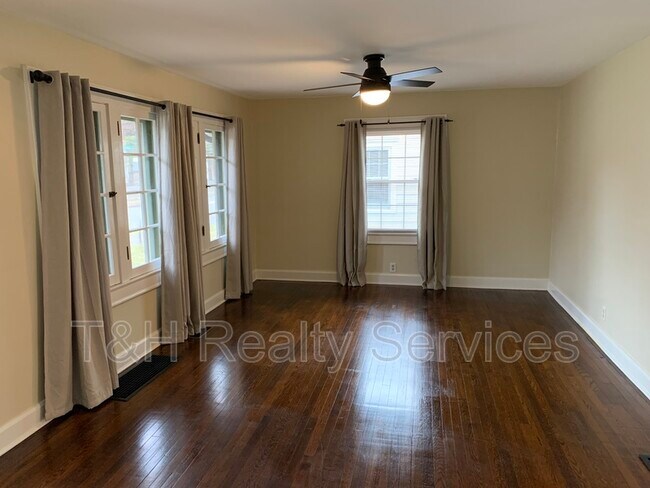 Foto del edificio - 609 E 54th St