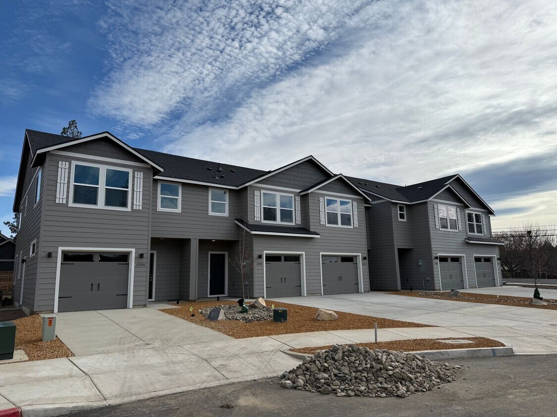 Primary Photo - Brand New Stunning 3 Bed/2.5 Bath Townhouse-Old Farm District