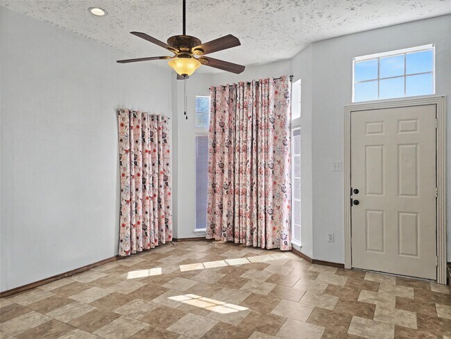 Foto del edificio - 15223 Peachmeadow Ln