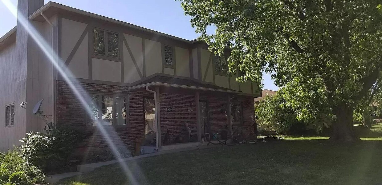 Photo - 2307 Prairie View East - 2309