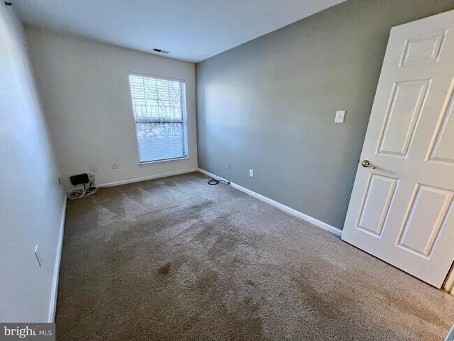 Building Photo - 3504 Back Pointe Ct