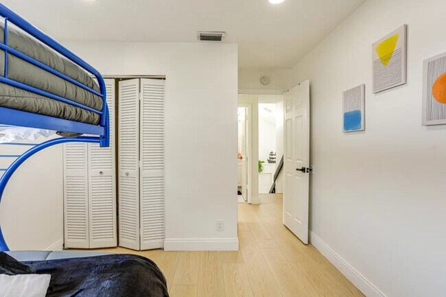 Building Photo - 4559 Brook Dr