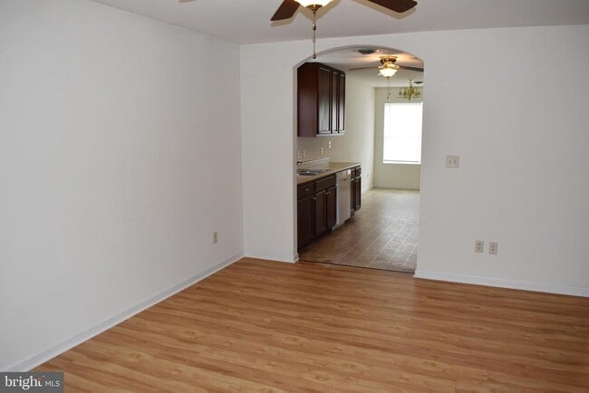Building Photo - 2701 Roosevelt Dr