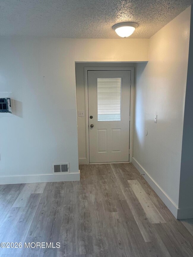 Building Photo - 141 Aster Ct