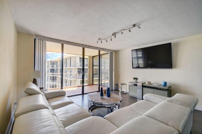 Foto del edificio - 3200 S Ocean Blvd