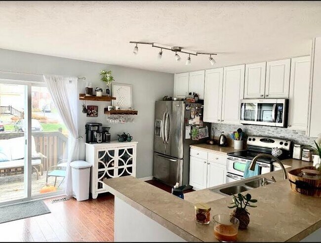 Foto del edificio - 8422 Sawmill Rd