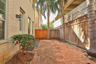 Building Photo - 10126 Holly Chase Dr