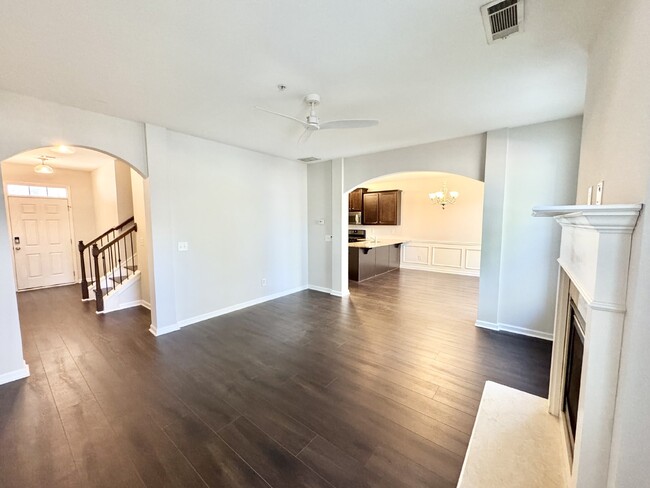 Foto del edificio - Freshly Painted, Move-In Ready Townhome in...