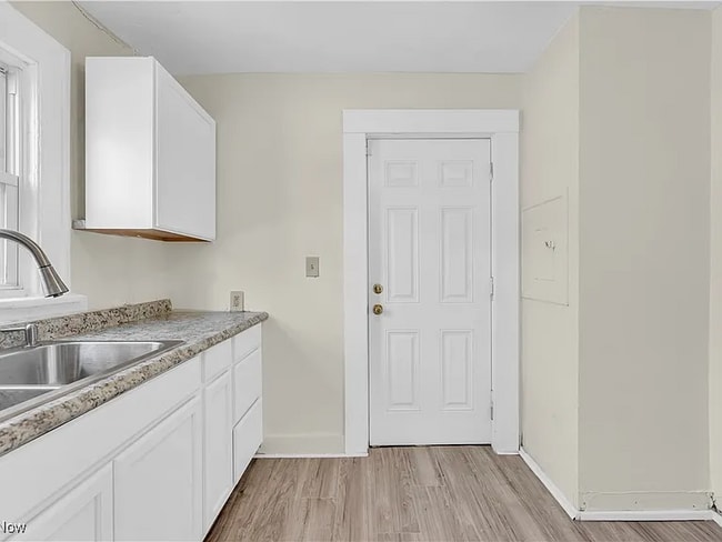 Building Photo - 201 Alberti Ct