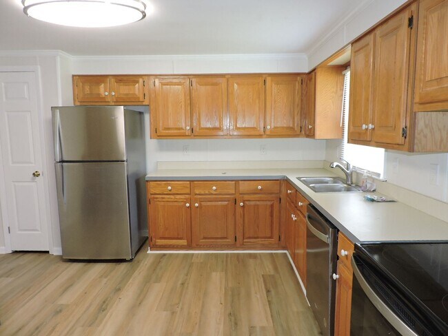 Foto del edificio - 3 br, 2.5 bath House - 60 Marina Rd.