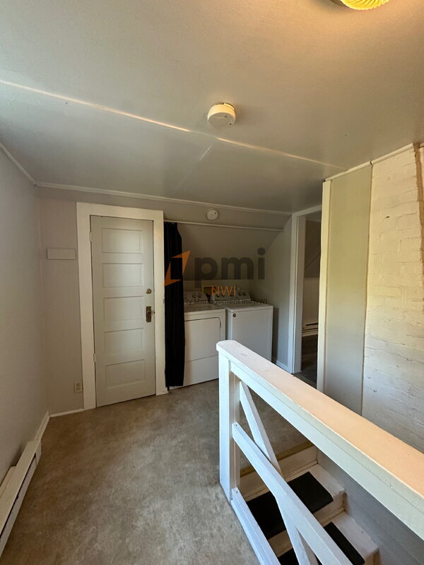 Building Photo - 2122 Elston St