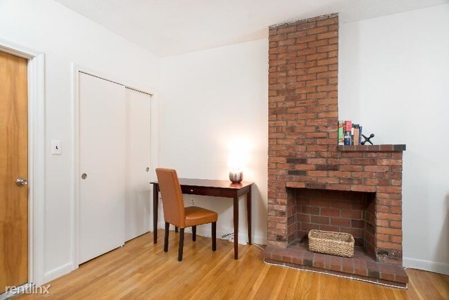 Building Photo - 220 Beacon St