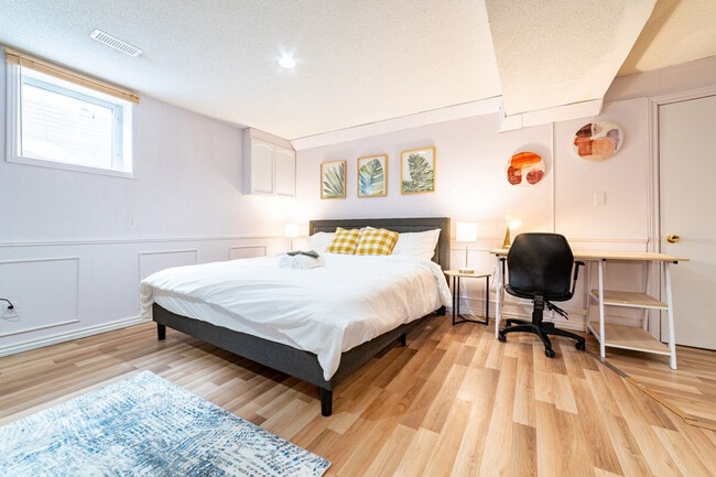 Photo du bâtiment - 102 Northmanor Crescent