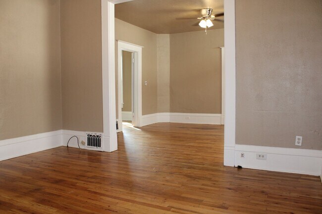 Building Photo - 320 - 322 W Routt Ave
