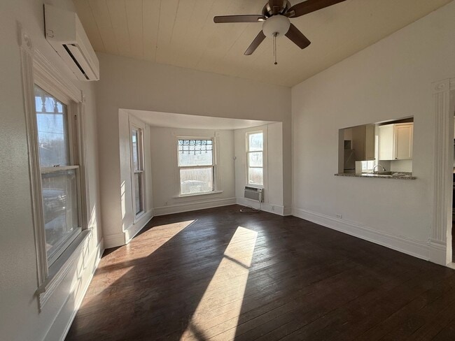 Building Photo - 2 Week Free Move-In Special! Charming Renovated 1BR Near The Pearl & River Walk