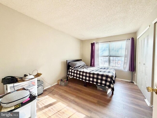 Foto del edificio - 82 Versailles Ct