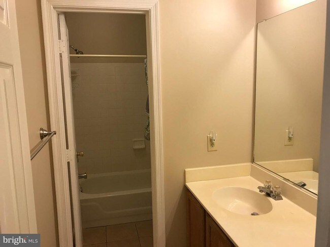 Building Photo - 5113 Garibaldi Pl