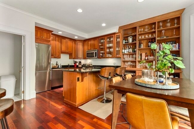 Foto del edificio - 53 Upland Rd