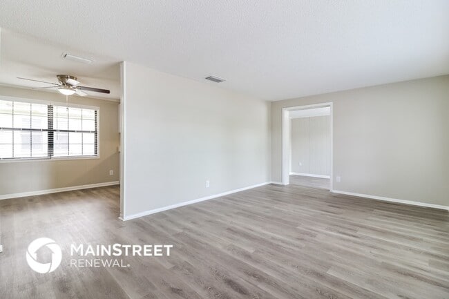 Building Photo - 3914 Deleuil Ave