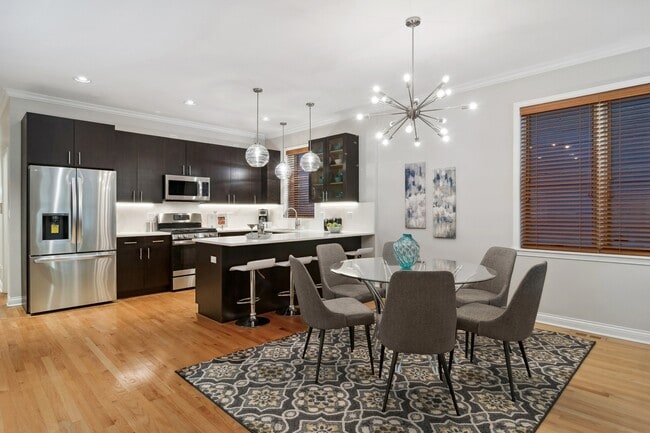 Foto del edificio - 1037 N Marshfield Ave