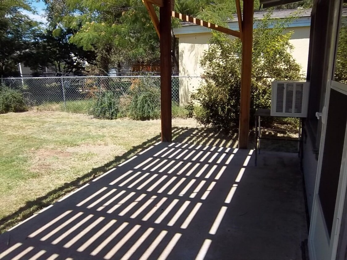 Building Photo - 1/1/1