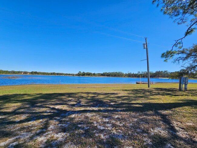 Building Photo - 1/1 Manufactured Lake Front home located i...