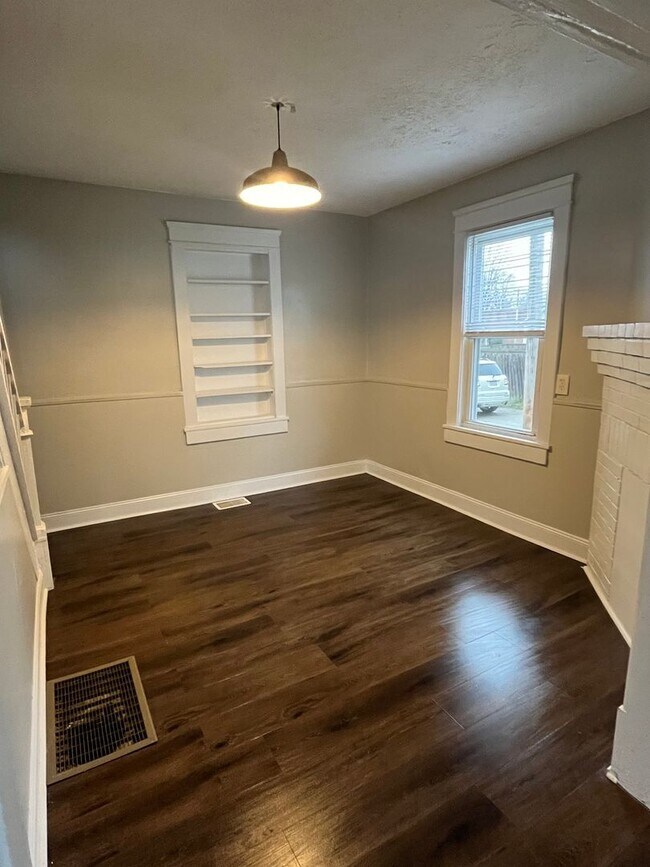 Foto del edificio - Spacious 3-Bedroom Home with Basement – Available NOW! – $1400/month