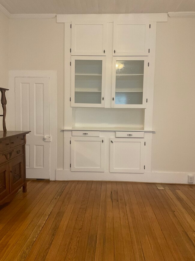 Built in dining room cabinet. - 514 Tombstone Cyn