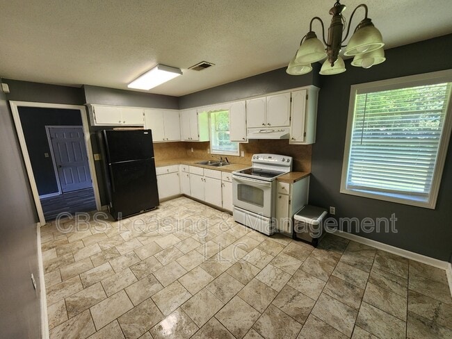 Foto del edificio - 1406 Jackson Dr
