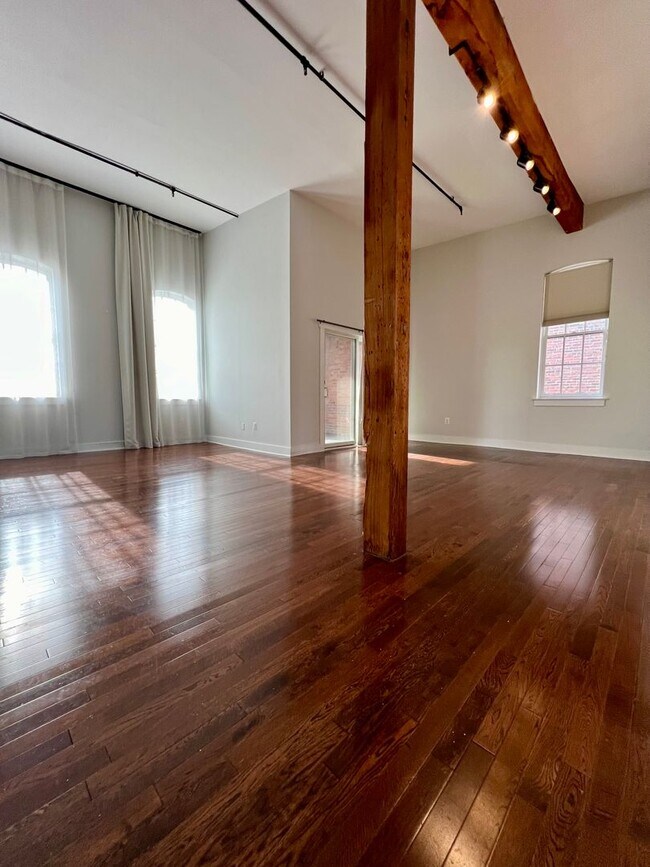 Foto del edificio - Luxurious 1-Bedroom Condo at Cuthbert Loft...