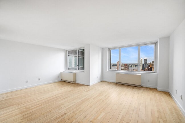 Foto del edificio - 322 W 57th St