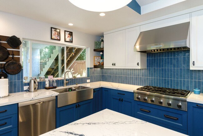 Foto del edificio - 4 Bedroom Home with Attached ADU in Scripps Ranch